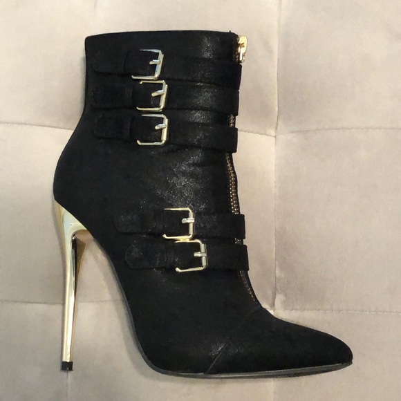 Shoes - Sexy black boot with gold heel